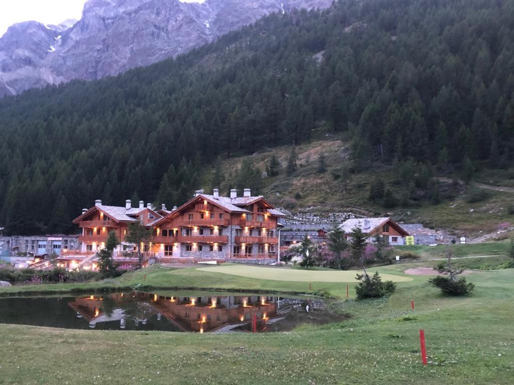 3 Chalets Aparthotel Бройл-Червиня Екстериор снимка